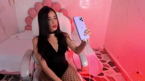 Gaby Owens  online show from 14, 4, 2026