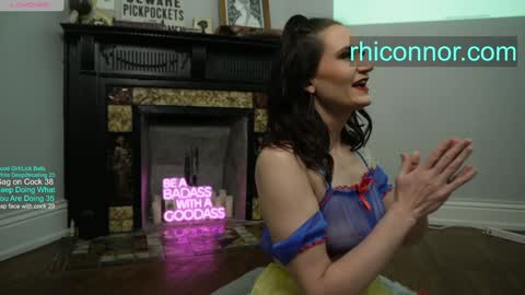 Rhi Connor   online show from 30, 12, 2024