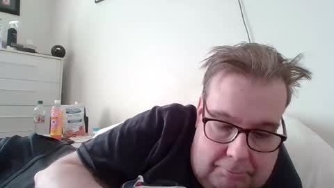 Snapshot of garyg930 chatting on 20, 4, 2026 Gary online show from 20, 4, 2026