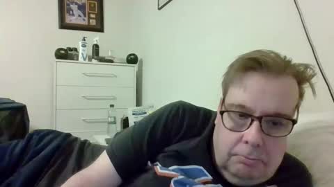 Snapshot of garyg930 chatting on 28, 4, 2026 Gary online show from 28, 4, 2026