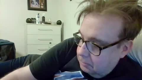 Snapshot of garyg930 chatting on 28, 4, 2026 Gary online show from 28, 4, 2026