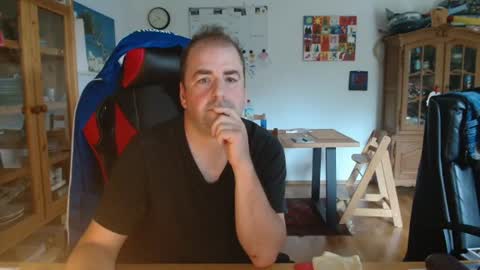 Snapshot of geileralex88 chatting on 8, 7, 2026 naturalchest83 online show from 8, 7, 2026