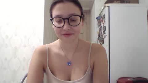 Snapshot of genev__ievee chatting on 14, 11, 2025 genev__ievee online show from 14, 11, 2025