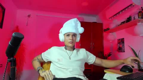 independent model online show from 25, 12, 2024