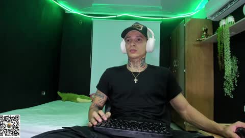 independent model online show from 27, 1, 2025