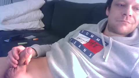 German33FFM1 online show from 2, 2, 2025