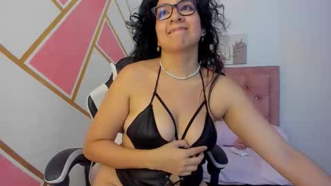 Gia online show from 12, 9, 2025