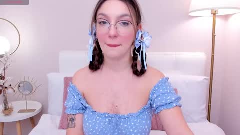 Gia online show from 4, 3, 2025