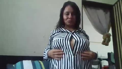 gianna165909 online show from 1, 1, 2025