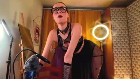 Snapshot of giantess_eva chatting on 10, 7, 2026 Eva online show from 10, 7, 2026