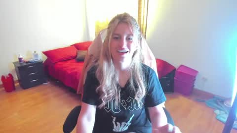 GiaRoussel online show from 6, 4, 2026