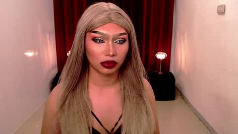 Gia X online show from 8, 12, 2024