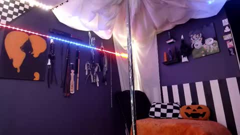 Giggles online show from 14, 11, 2025