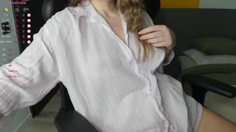 gigihadd online show from 11, 3, 2025