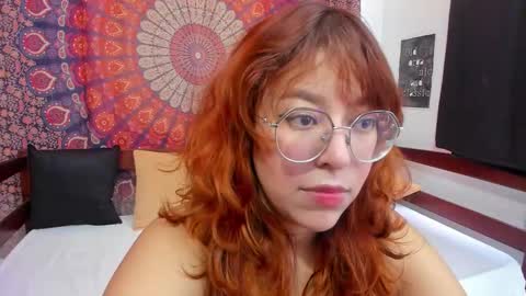 gigimooon online show from 21, 12, 2025