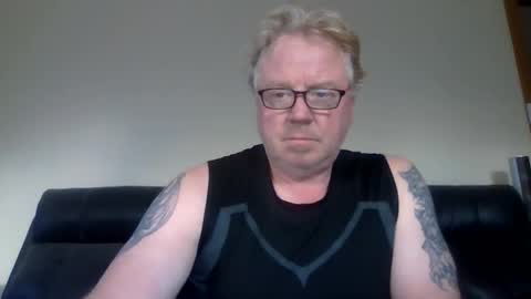 gimmmieoooo online show from 10, 4, 2026