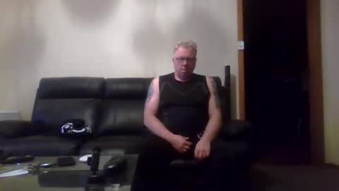 gimmmieoooo online show from 19, 4, 2026