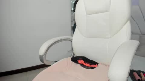 Ginebra Ness online show from 19, 11, 2025