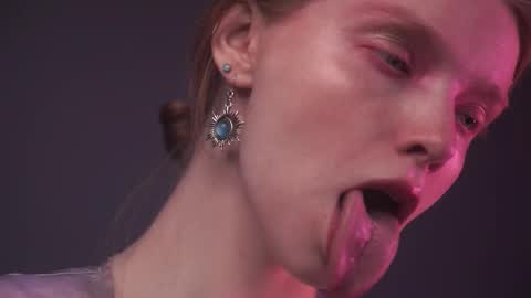        im expecting 350 thumbs up on my altar   online show from 7, 1, 2026