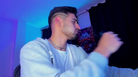 GIOMAR REYES online show from 6, 1, 2025