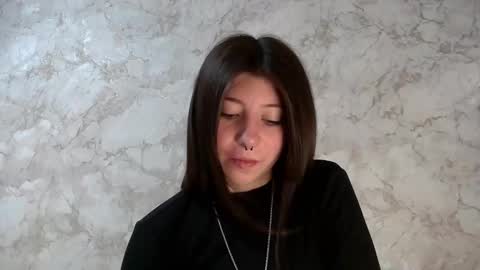 girl_cute007 online show from 5, 4, 2026