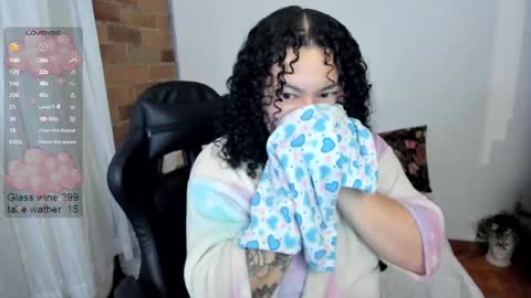 girl_inline online show from 24, 2, 2025