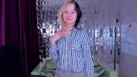 Snapshot of girl_next_doorr chatting on 27, 12, 2024 girl_next_doorr online show from 27, 12, 2024