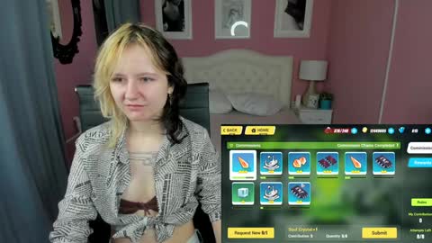 Snapshot of girl_next_doorr chatting on 7, 1, 2025 girl_next_doorr online show from 7, 1, 2025