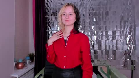 Snapshot of girl_next_doorr chatting on 9, 1, 2025 girl_next_doorr online show from 9, 1, 2025