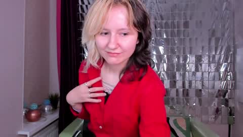 Snapshot of girl_next_doorr chatting on 9, 1, 2025 girl_next_doorr online show from 9, 1, 2025