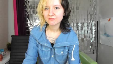 Snapshot of girl_next_doorr chatting on 12, 1, 2025 girl_next_doorr online show from 12, 1, 2025