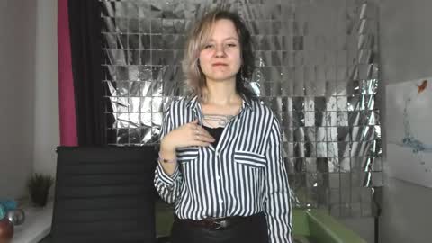 Snapshot of girl_next_doorr chatting on 18, 1, 2025 girl_next_doorr online show from 18, 1, 2025