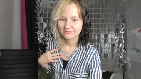 Snapshot of girl_next_doorr chatting on 19, 1, 2025 girl_next_doorr online show from 19, 1, 2025