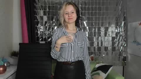 Snapshot of girl_next_doorr chatting on 19, 1, 2025 girl_next_doorr online show from 19, 1, 2025