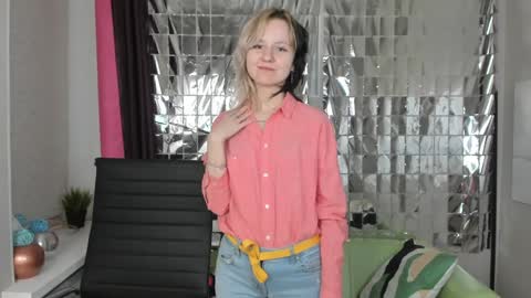 Snapshot of girl_next_doorr chatting on 21, 1, 2025 girl_next_doorr online show from 21, 1, 2025