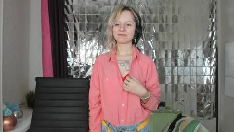 Snapshot of girl_next_doorr chatting on 21, 1, 2025 girl_next_doorr online show from 21, 1, 2025