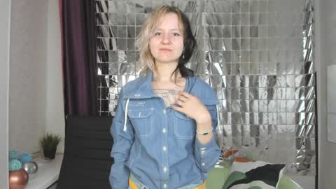 Snapshot of girl_next_doorr chatting on 22, 1, 2025 girl_next_doorr online show from 22, 1, 2025