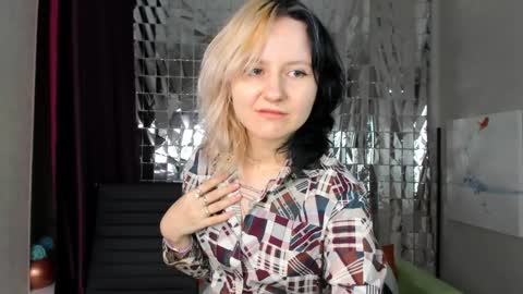Snapshot of girl_next_doorr chatting on 25, 1, 2025 girl_next_doorr online show from 25, 1, 2025