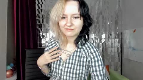 Snapshot of girl_next_doorr chatting on 26, 1, 2025 girl_next_doorr online show from 26, 1, 2025