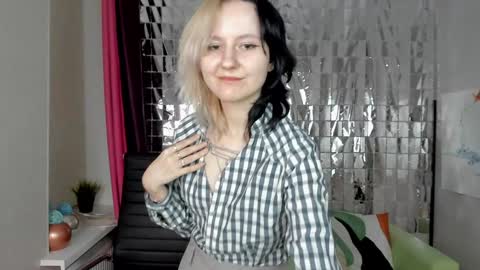 Snapshot of girl_next_doorr chatting on 26, 1, 2025 girl_next_doorr online show from 26, 1, 2025