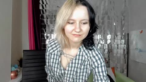 Snapshot of girl_next_doorr chatting on 26, 1, 2025 girl_next_doorr online show from 26, 1, 2025