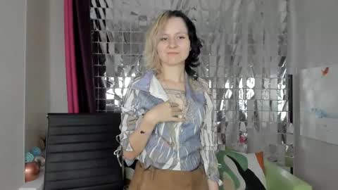 Snapshot of girl_next_doorr chatting on 28, 1, 2025 girl_next_doorr online show from 28, 1, 2025
