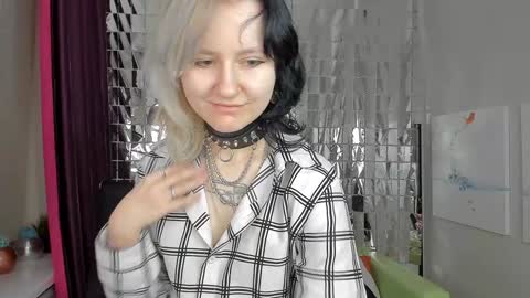 Snapshot of girl_next_doorr chatting on 1, 2, 2025 girl_next_doorr online show from 1, 2, 2025