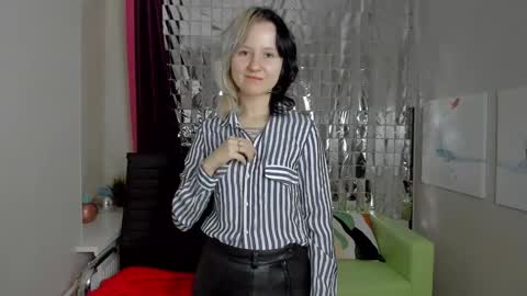 Snapshot of girl_next_doorr chatting on 2, 2, 2025 girl_next_doorr online show from 2, 2, 2025