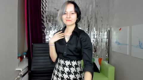 Snapshot of girl_next_doorr chatting on 5, 2, 2025 girl_next_doorr online show from 5, 2, 2025