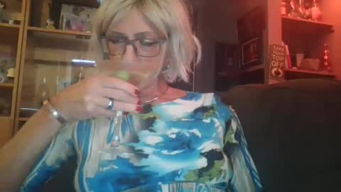 Snapshot of girlinrock chatting on 15, 9, 2025 Girlinrock online show from 15, 9, 2025