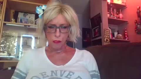 Snapshot of girlinrock chatting on 21, 9, 2025 Girlinrock online show from 21, 9, 2025