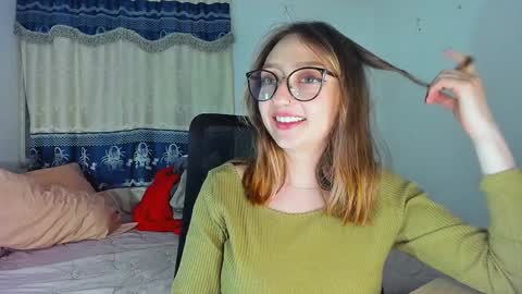 Snapshot of girlsativa chatting on 24, 12, 2024 Maze Thumbs up online show from 24, 12, 2024