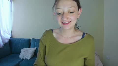 Snapshot of girlsativa chatting on 6, 1, 2025 Maze Thumbs up online show from 6, 1, 2025