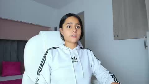 GISELLE ROLDAN online show from 13, 9, 2025